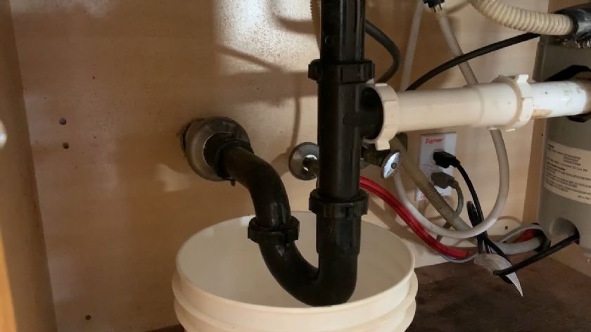 Tepeüstü Mutfak Tesisat Tamiri Lavabo Açma Su Kaçak Tamiri Musluk Değişimi